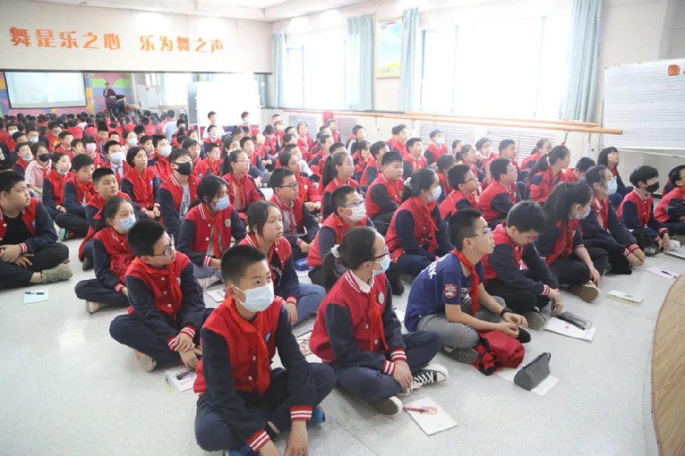 【雁南小学】鲜衣怒马少年时，不负韶华行且知——记六年级学生思想动员大会